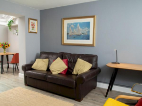 Pass the Keys Gurnard 1 bed, apt with garden - Walk2Beach